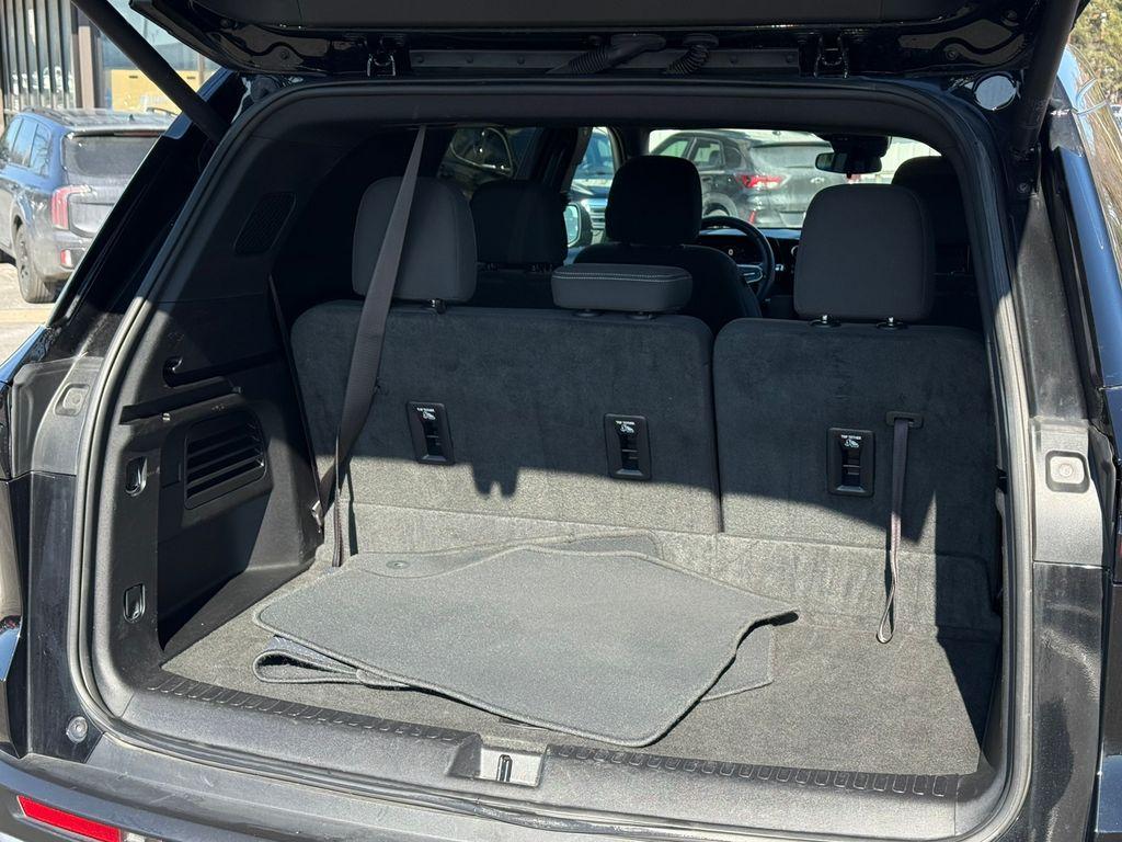 used 2024 Chevrolet Traverse car, priced at $29,500