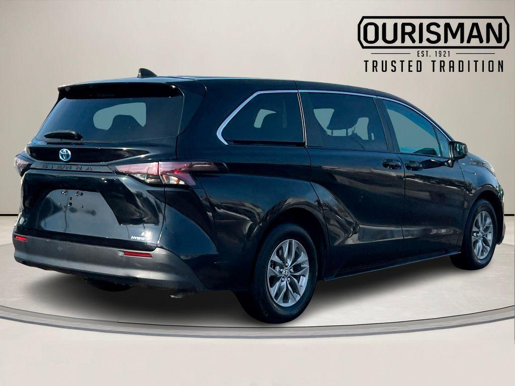 used 2024 Toyota Sienna car, priced at $31,900