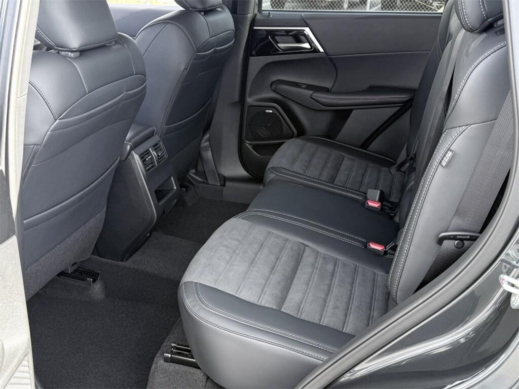 new 2025 Mitsubishi Outlander car, priced at $38,295