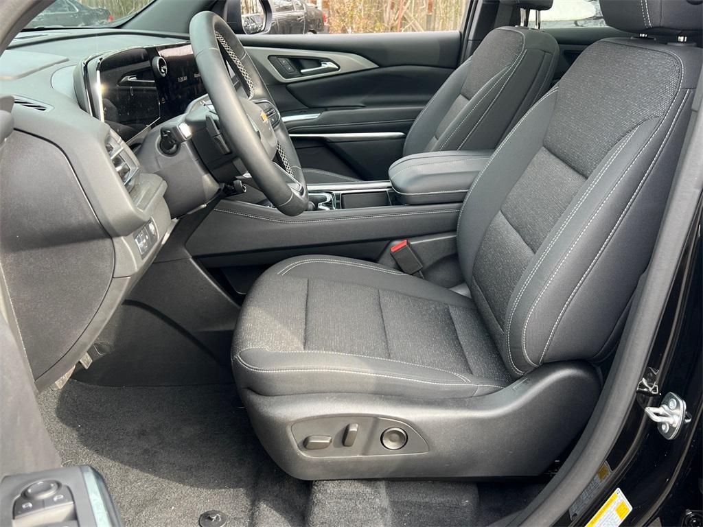 used 2025 Chevrolet Traverse car, priced at $34,000