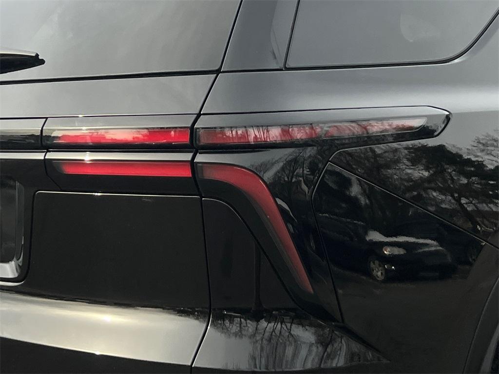 used 2025 Chevrolet Traverse car, priced at $34,000