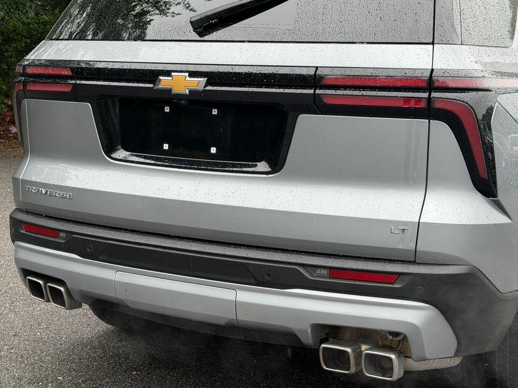 used 2024 Chevrolet Traverse car, priced at $31,000