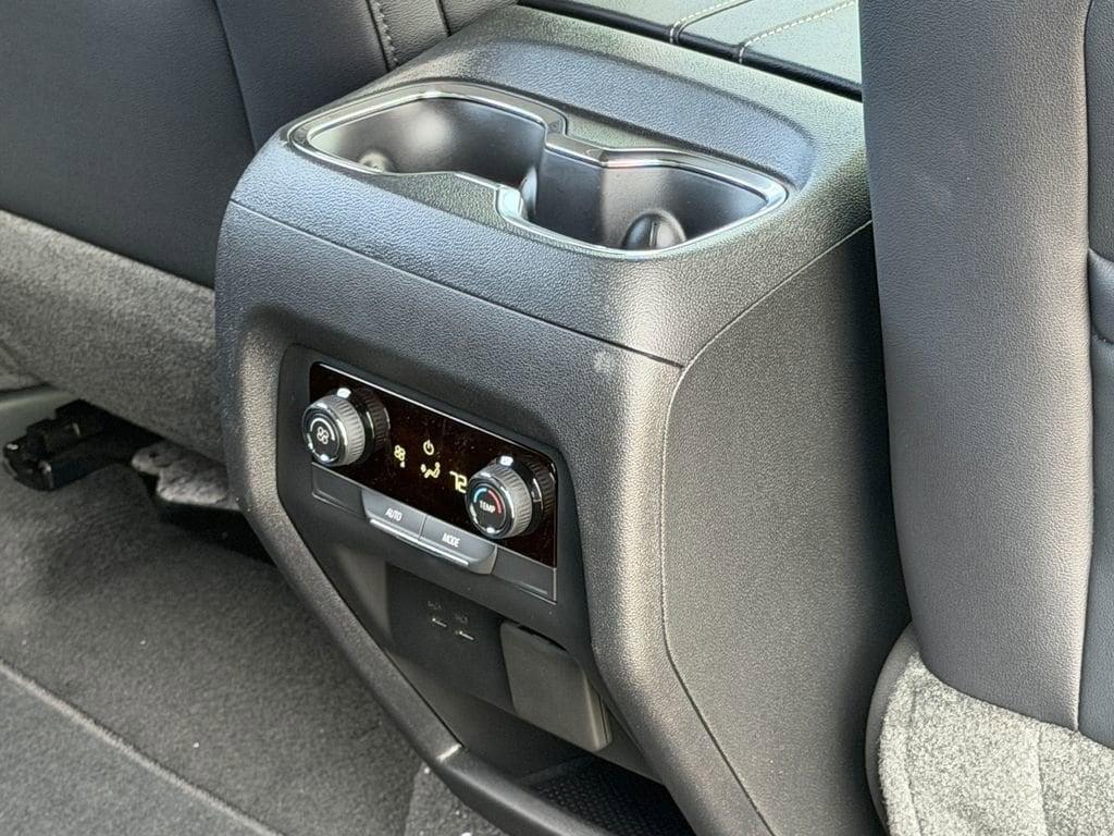 new 2026 Chevrolet Traverse car, priced at $41,318