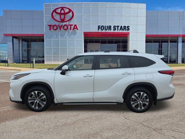 used 2023 Toyota Highlander car