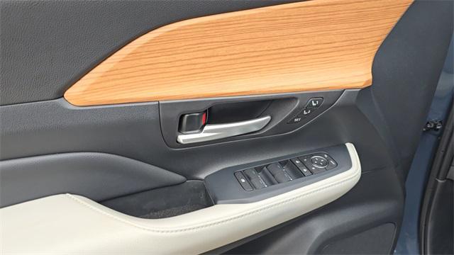 used 2024 Toyota Grand Highlander car
