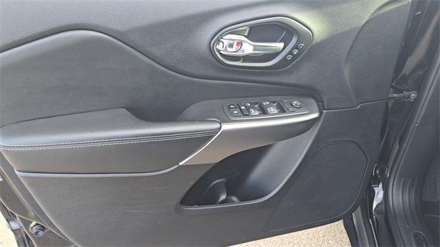 used 2021 Jeep Cherokee car