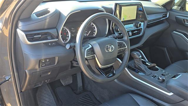 used 2023 Toyota Highlander car