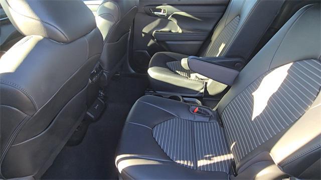 used 2023 Toyota Highlander car