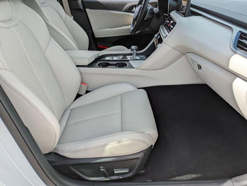 new 2025 Genesis G70 car