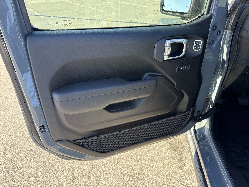 new 2026 Jeep Gladiator car, priced at $58,945
