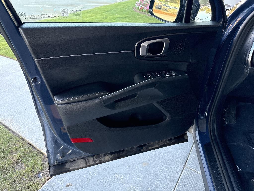 used 2024 Kia Sorento car, priced at $30,637