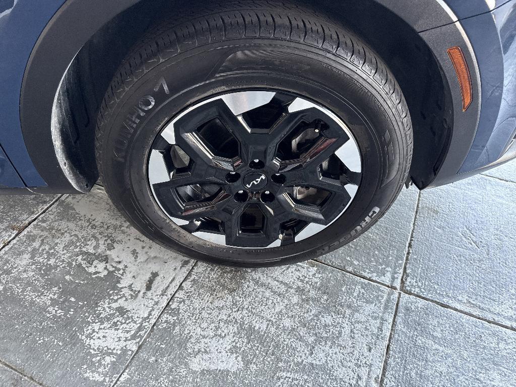 used 2024 Kia Sorento car, priced at $30,637