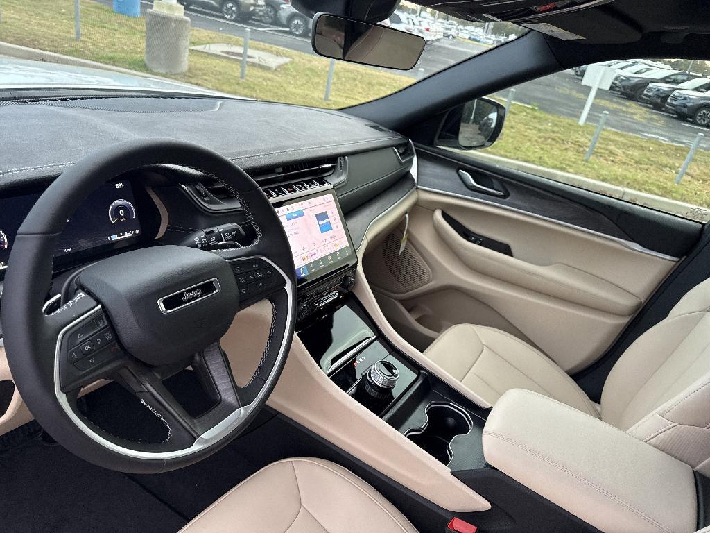 new 2025 Jeep Grand Cherokee car, priced at $50,140