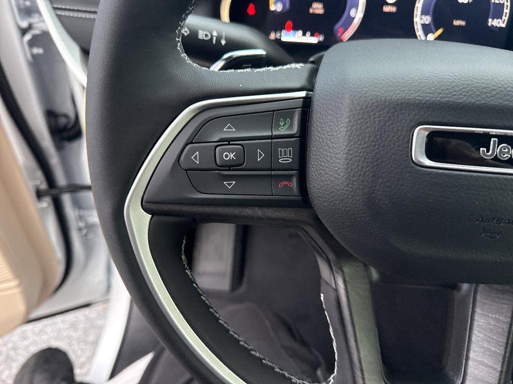 new 2025 Jeep Grand Cherokee car, priced at $50,140