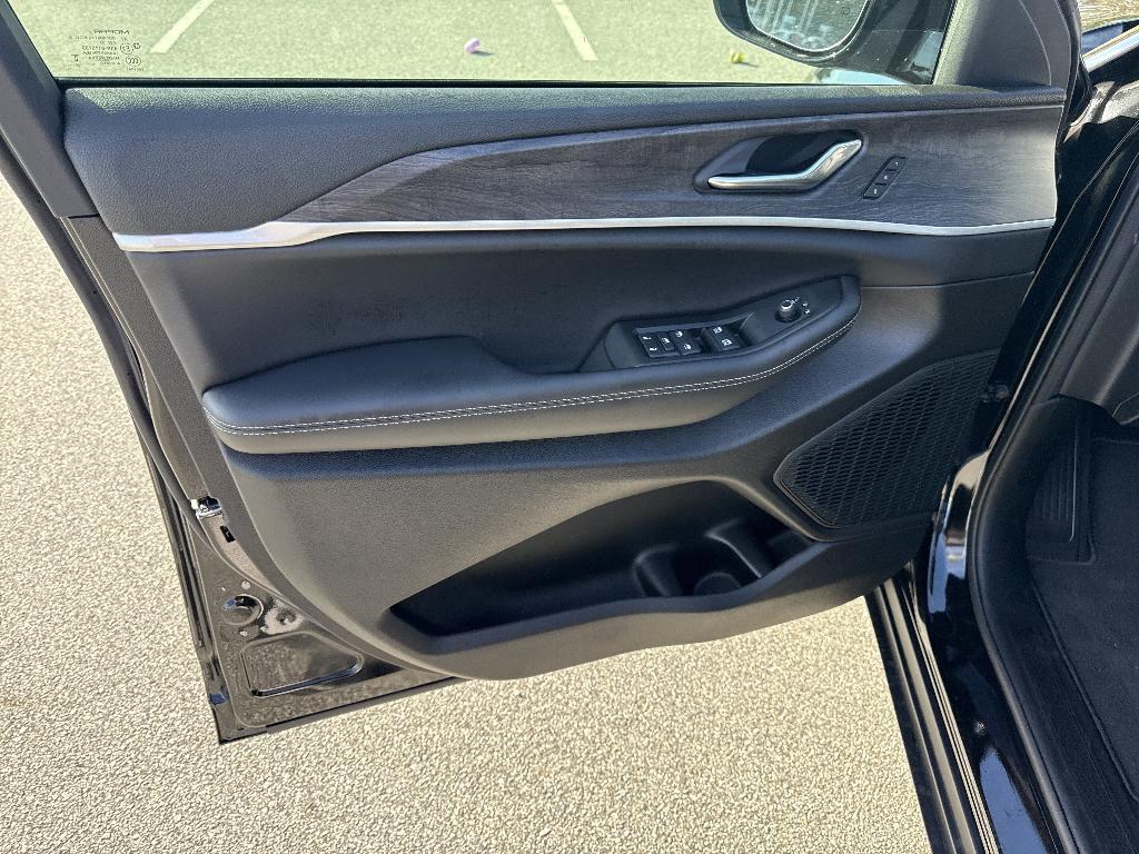 new 2025 Jeep Grand Cherokee L car, priced at $52,220