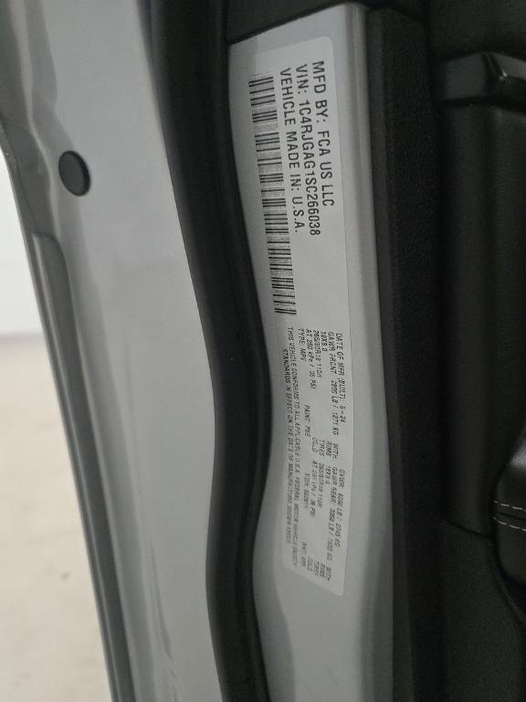 used 2025 Jeep Grand Cherokee car, priced at $33,582