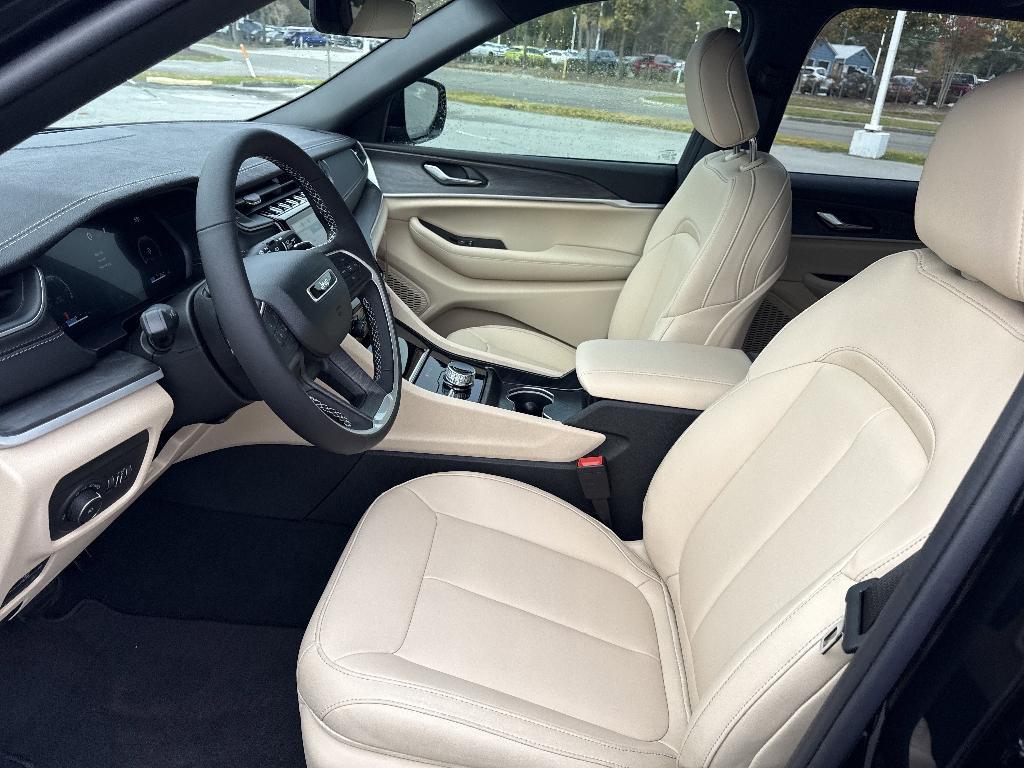 new 2025 Jeep Grand Cherokee car, priced at $53,735