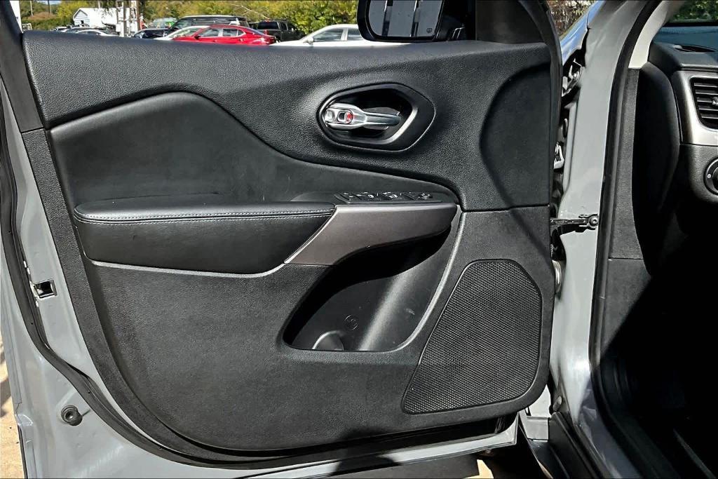 used 2021 Jeep Cherokee car, priced at $11,295