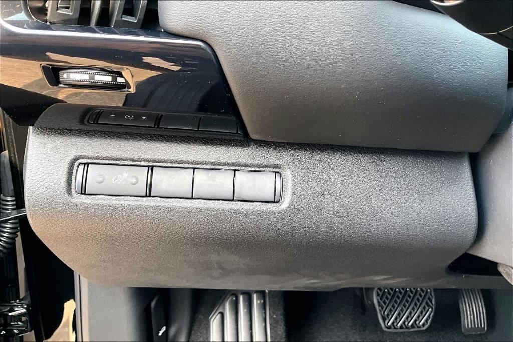 new 2026 Nissan Pathfinder car, priced at $34,647