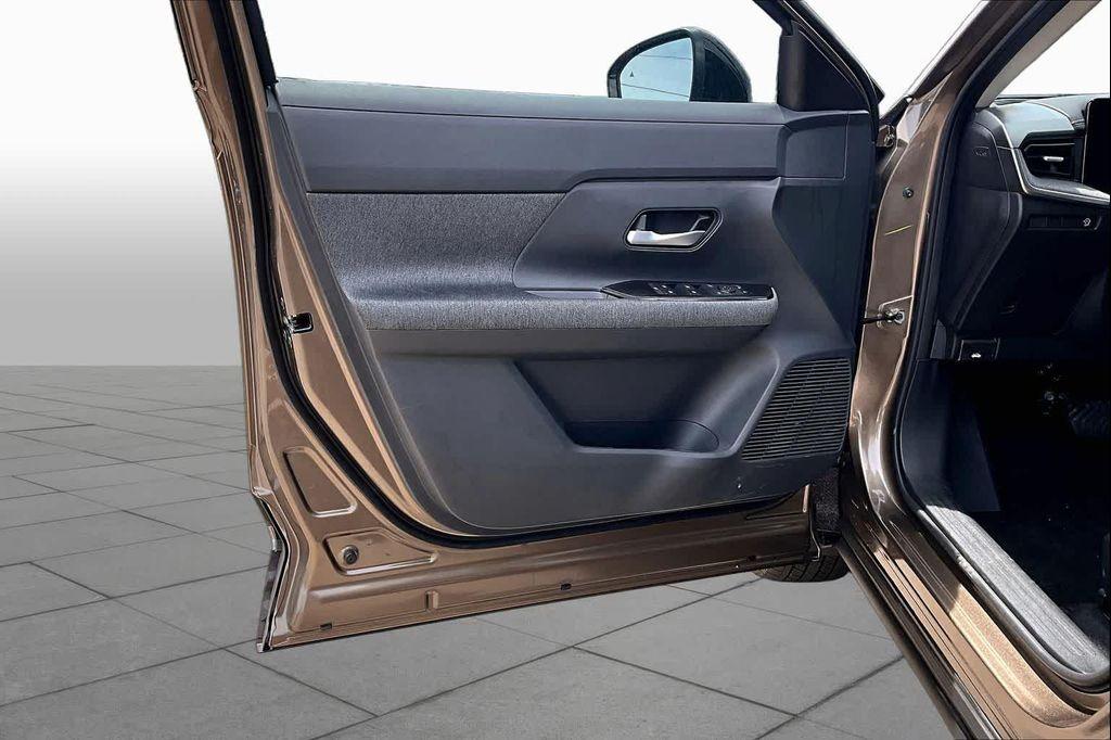new 2027 Nissan Kicks car, priced at $24,677
