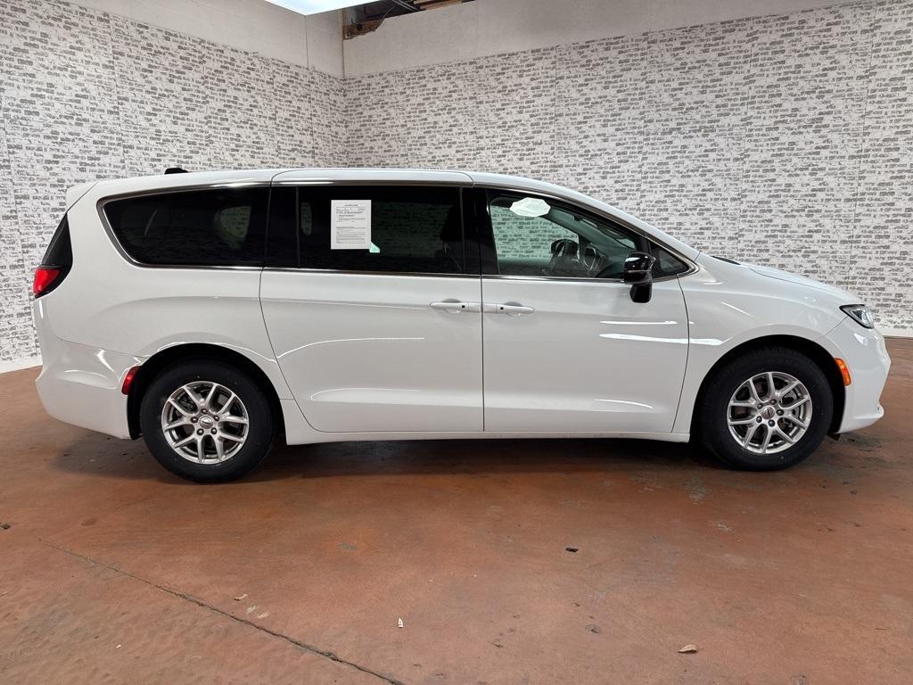 used 2024 Chrysler Pacifica car, priced at $26,752