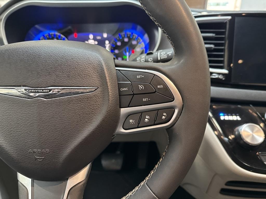 used 2024 Chrysler Pacifica car, priced at $26,752