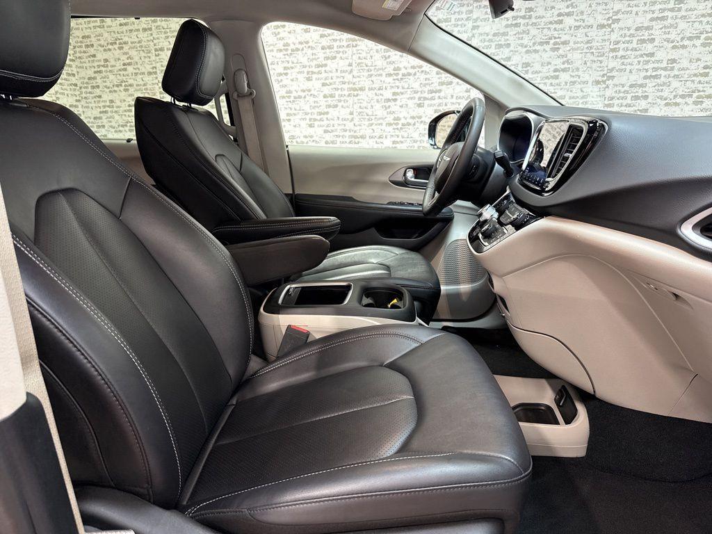 used 2024 Chrysler Pacifica car, priced at $26,367