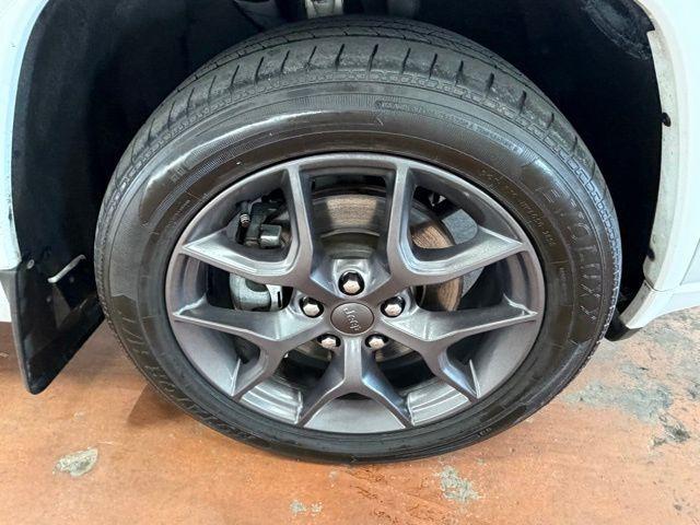 used 2021 Jeep Grand Cherokee car, priced at $20,814