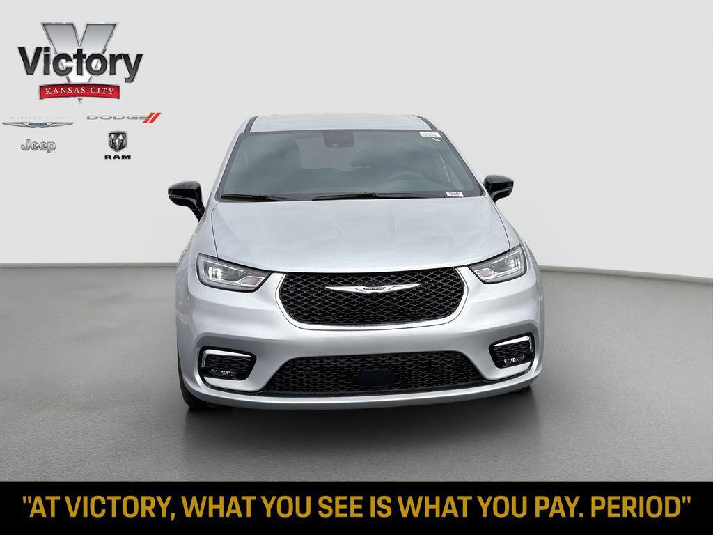 new 2026 Chrysler Pacifica car, priced at $48,655