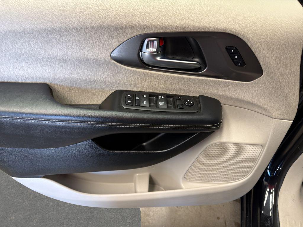 used 2023 Chrysler Pacifica car, priced at $20,500