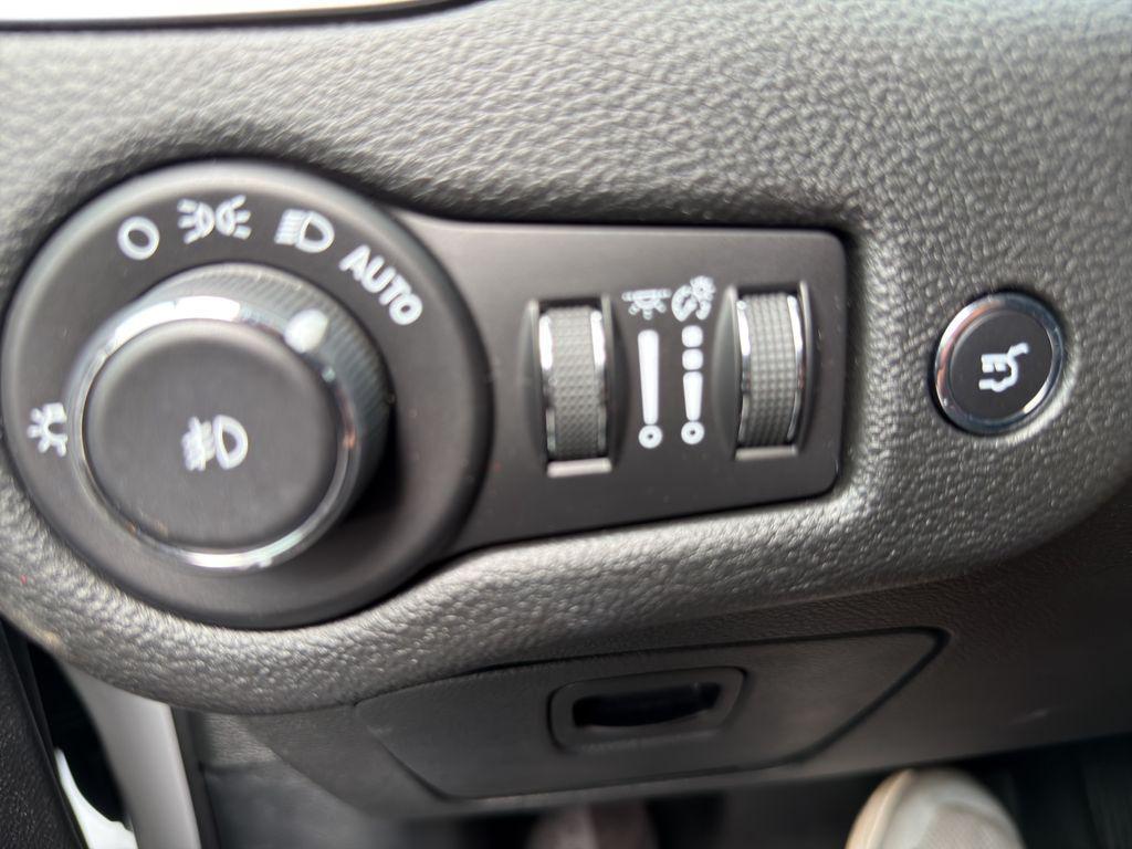 used 2019 Jeep Cherokee car, priced at $20,750