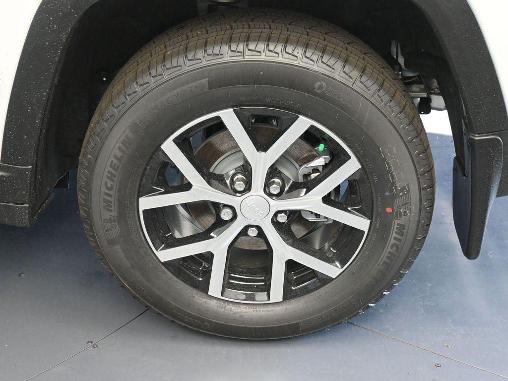 new 2025 Jeep Grand Cherokee car, priced at $38,067