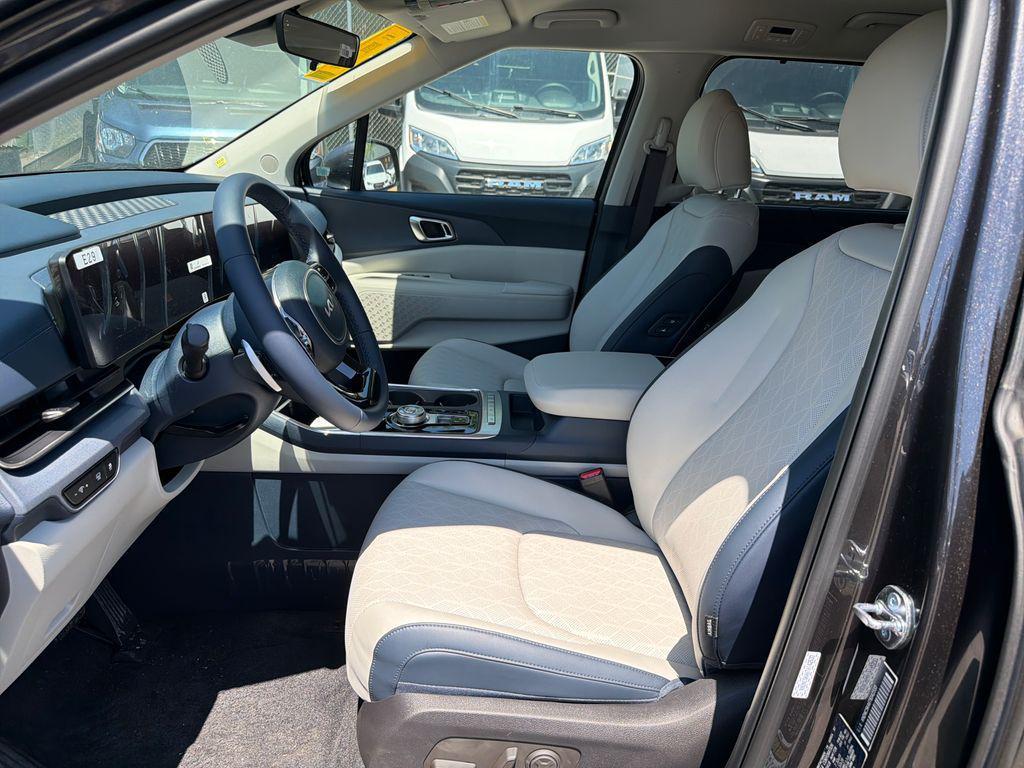 new 2026 Kia Carnival Hybrid car, priced at $45,525