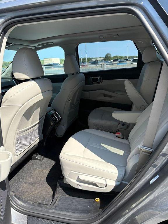 new 2025 Kia Sorento Hybrid car, priced at $39,724
