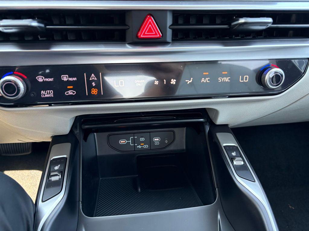 new 2025 Kia Sorento Hybrid car, priced at $39,724