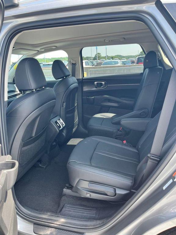 new 2025 Kia Sorento Hybrid car, priced at $40,538