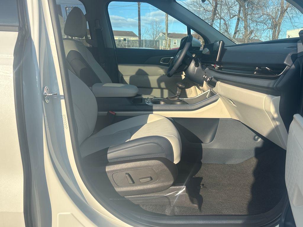 new 2026 Kia Carnival car, priced at $45,856