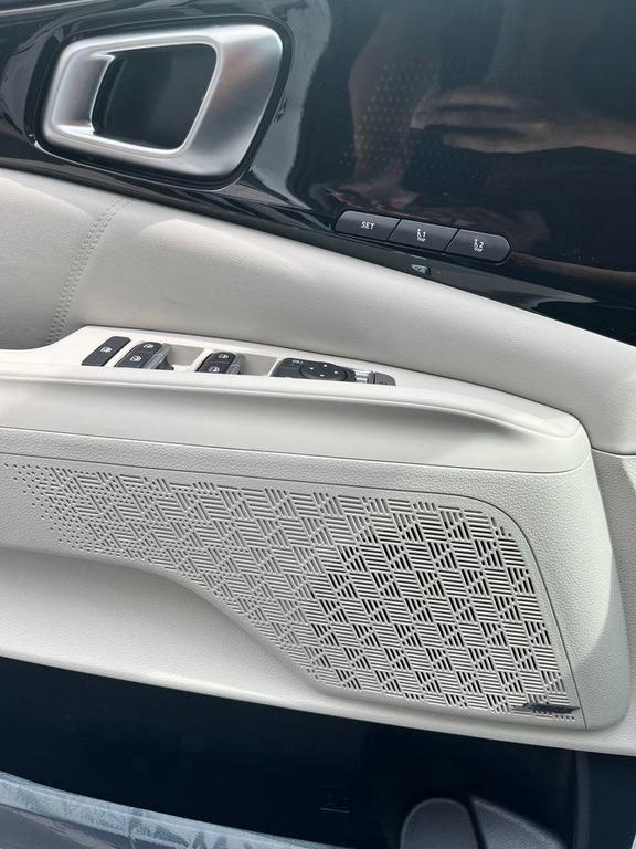 new 2025 Kia Carnival car, priced at $53,674