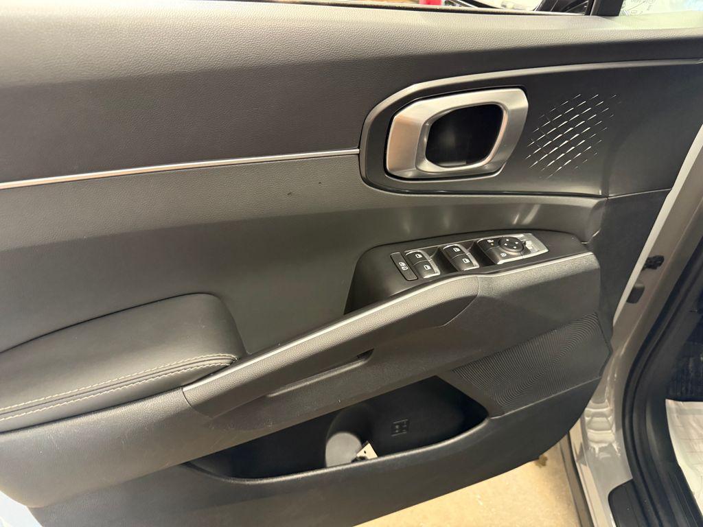 used 2025 Kia Sorento car, priced at $31,799