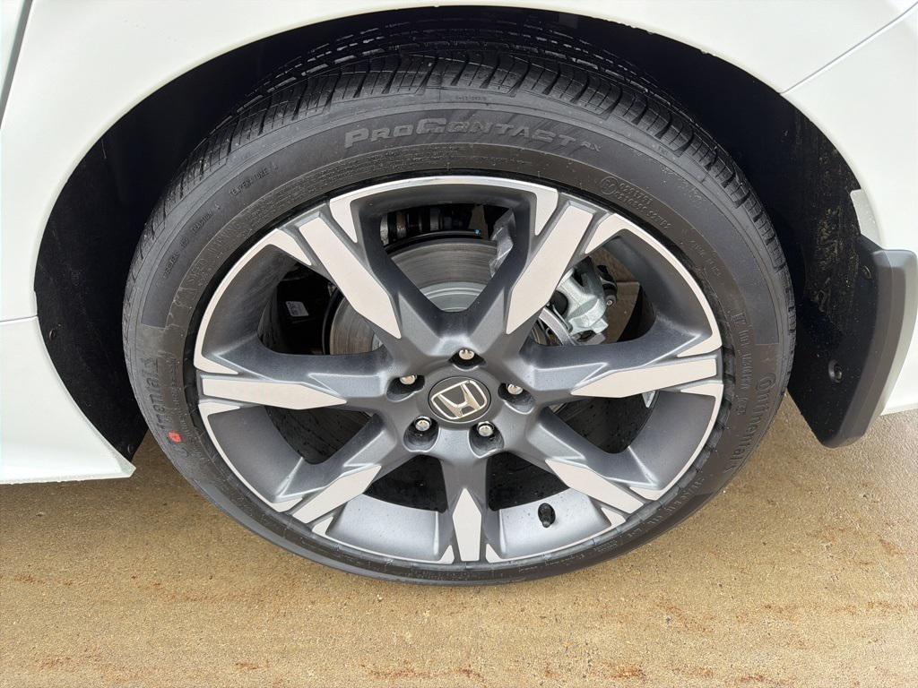 new 2026 Honda Civic Hybrid car, priced at $32,200