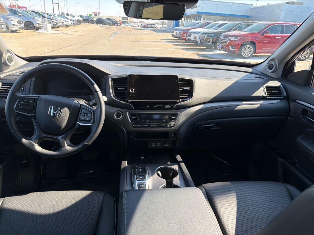 used 2025 Honda Ridgeline car, priced at $37,272