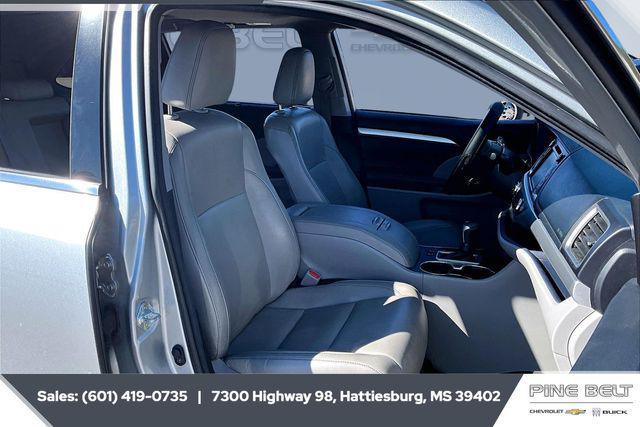 used 2018 Toyota Highlander car, priced at $17,634