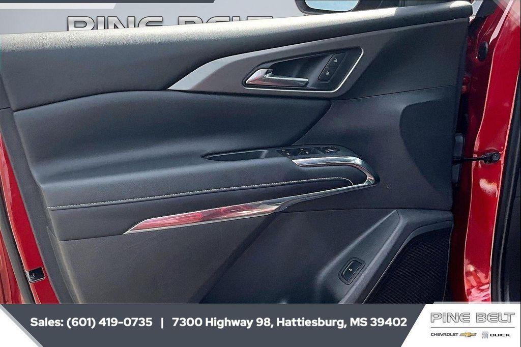 used 2026 Chevrolet Traverse car, priced at $39,906
