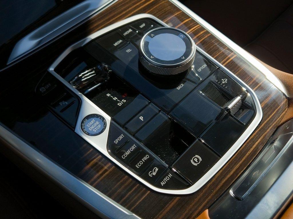 new 2026 BMW X7 car, priced at $105,600