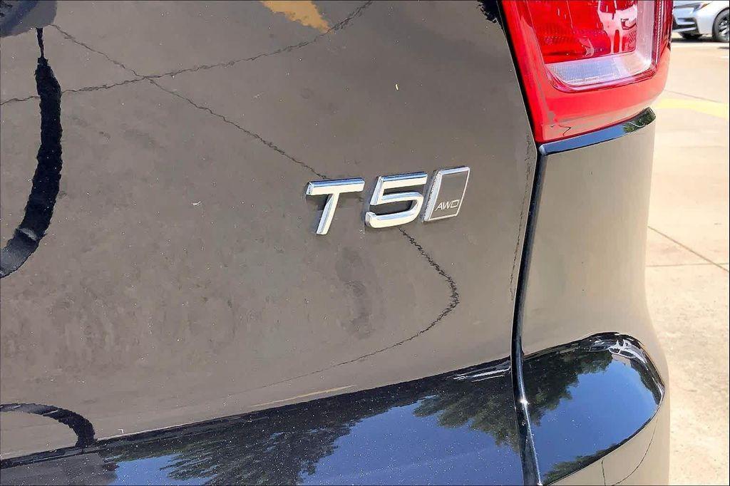 used 2022 Volvo XC40 car, priced at $20,266