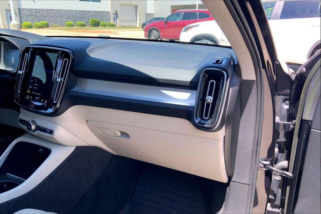 used 2022 Volvo XC40 car, priced at $20,266
