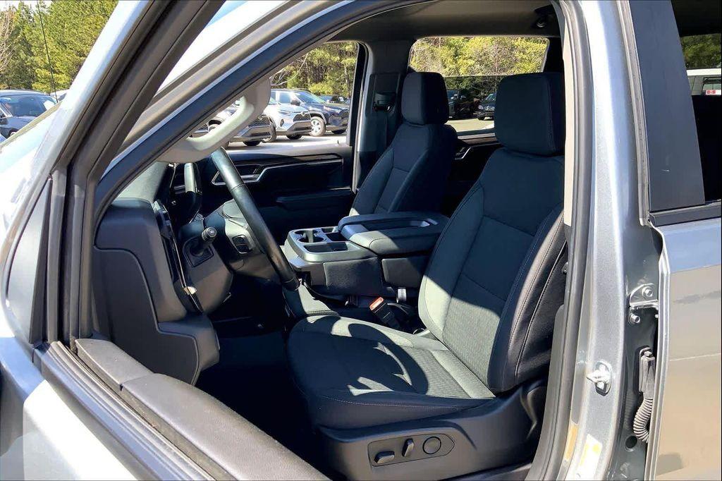 used 2025 Chevrolet Silverado 1500 car, priced at $40,776