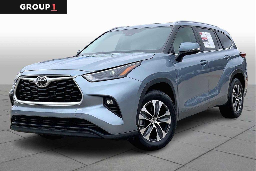 used 2023 Toyota Highlander car, priced at $34,551
