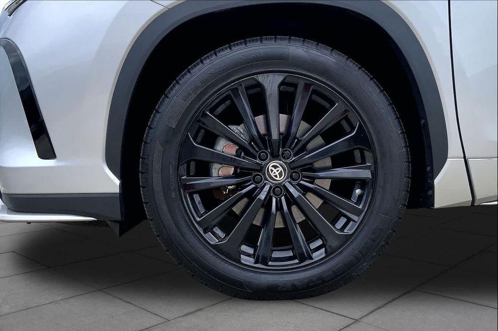 used 2024 Toyota Highlander car, priced at $40,708