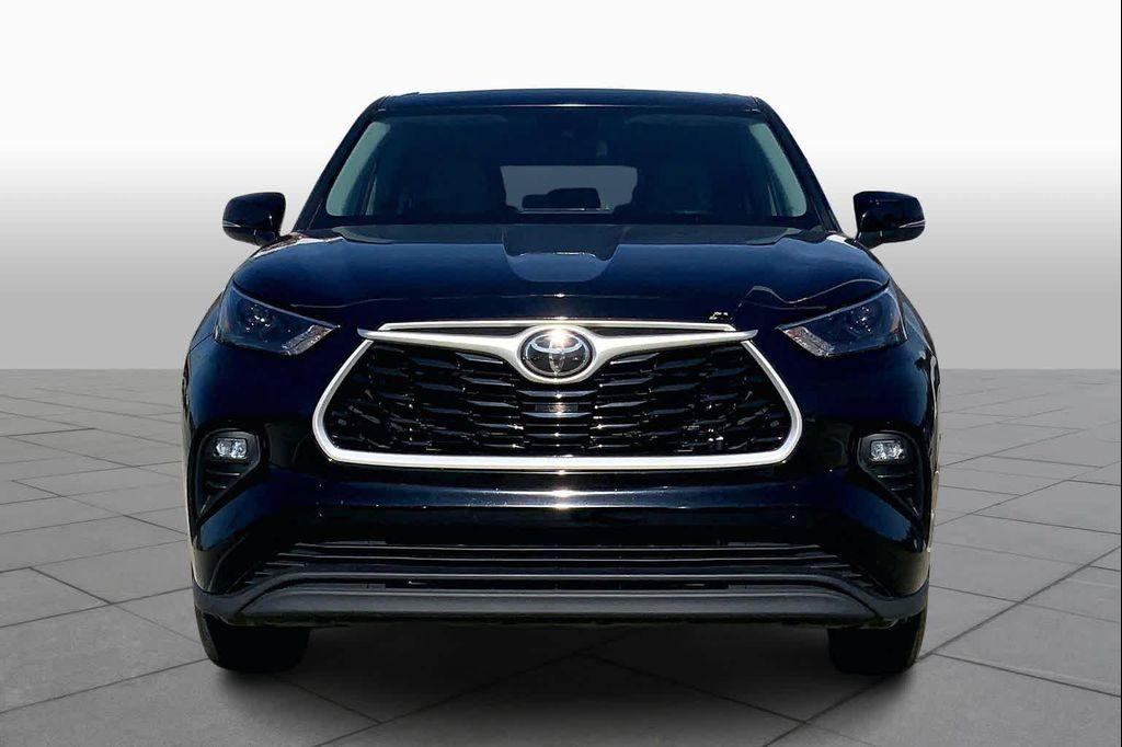 used 2023 Toyota Highlander car, priced at $31,459